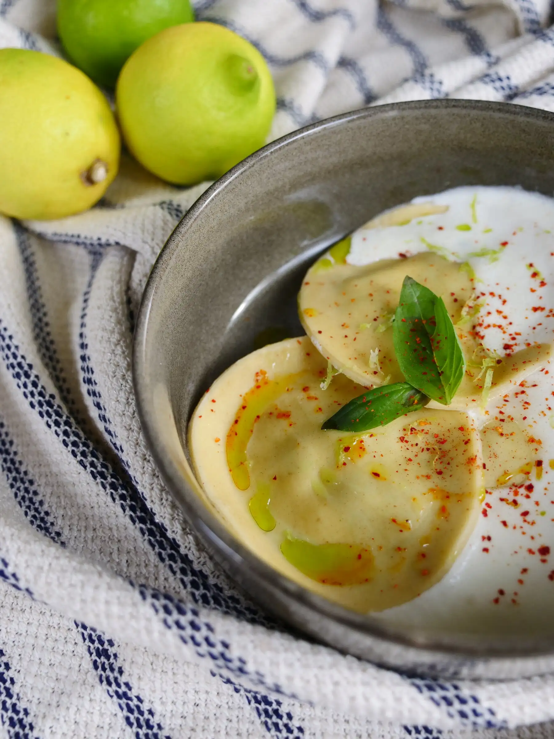 Ravioli maison et basilic, réalisés par la cheffe